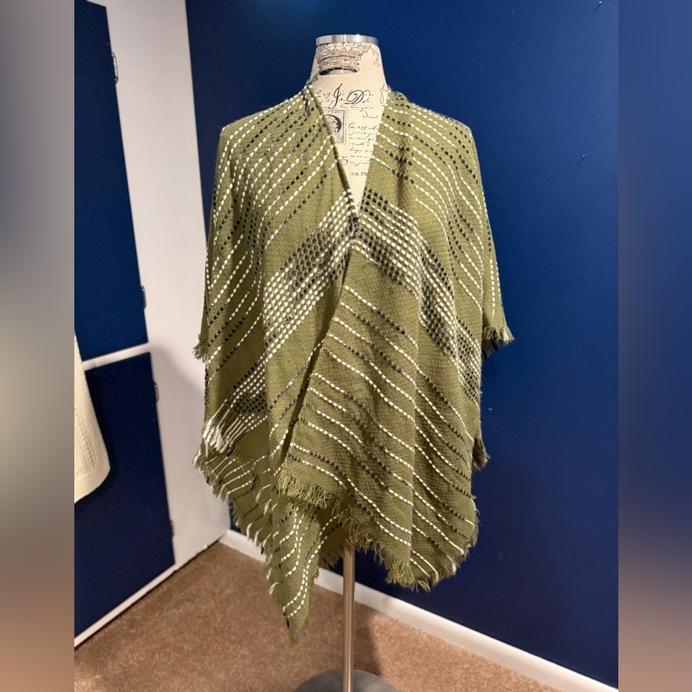 Women’s open face green kimono duster